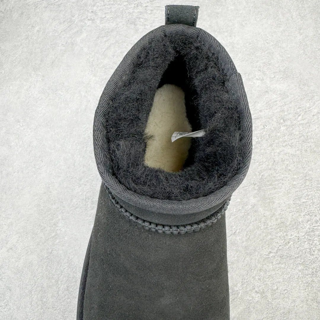 Pick up locally 💰520 UGG 6109 Zhou Dongyu Mini short boots, autumn and winter sheep fur integrated snow boots. All shoes are made from the same factory as ZP. Longfeng A-grade Australian imported sheep fur integrated men's and women's boots. Brand OEM production line. Fully follow the ZP process. OEM original pattern maker. Adhering to the principle of no original shoes and no development selection. Pay attention to every detail. The most authentic version on the market. TREADLITE "light wing" technology outsole. Lightweight/durable/flexible/pile type 35 36 37 38 39 40 41 42 43 44 45 Coding: by2936060
